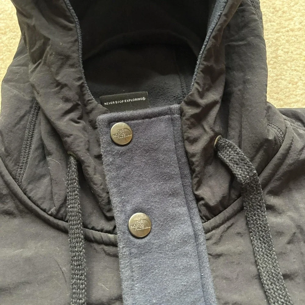 The North‎ Face Jacket Mens Medium Navy Black Hooded Zip Snap Fleece Pockets
